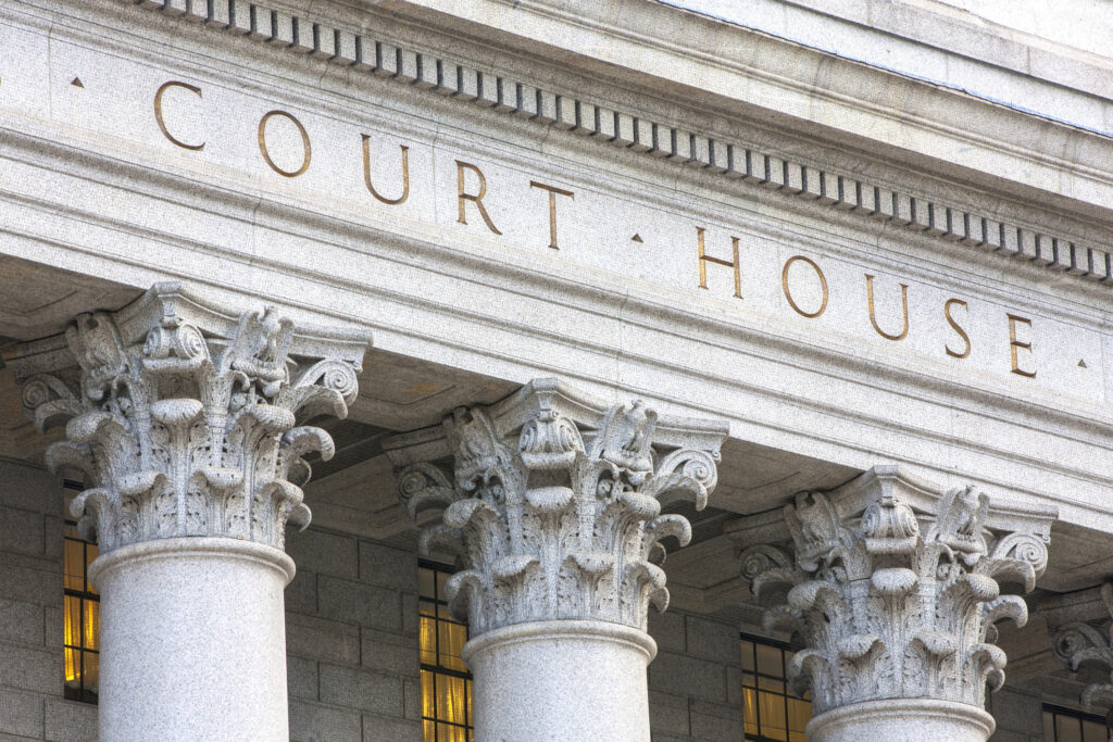 an image of a courthouse